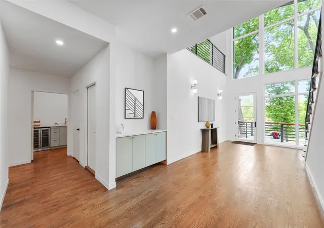 Photo 3 of Single family home for sale at 3110 W Jefferson Blvd, Dallas, TX 75211 | MLS# 20995870 | Listing updated on 2026-10-06