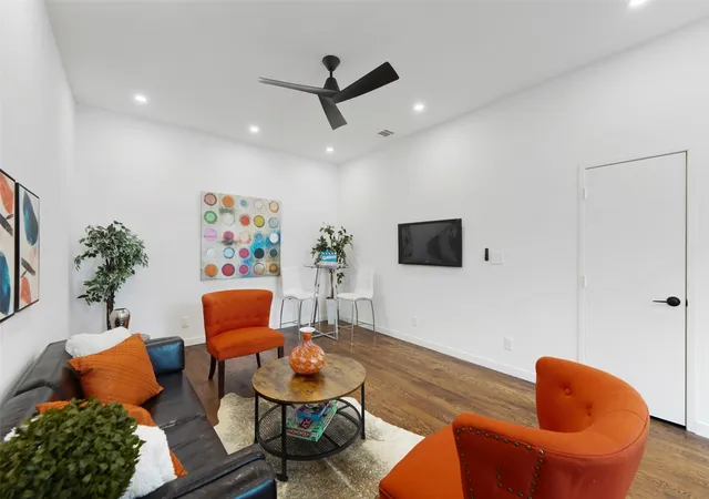 Photo 3 of Single family home for sale at 3110 W Jefferson Blvd, Dallas, TX 75211 | MLS# 20995870 | Listing updated on 2026-10-06
