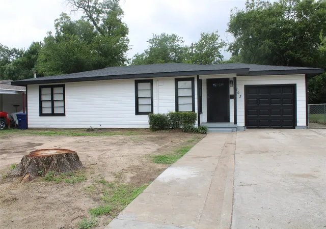 Photo 1 of Single family home for sale at 2203 Southside Dr, Brownwood, TX 76801 | MLS# 20998038 | Listing updated on 2026-09-21