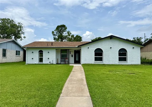 Photo 1 of Single family home for sale at 809 Longbeach Dr, Garland, TX 75043 | MLS# 20996927 | Listing updated on 2026-07-24