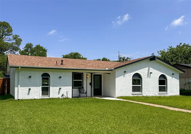 Photo 2 of Single family home for sale at 809 Longbeach Dr, Garland, TX 75043 | MLS# 20996927 | Listing updated on 2026-07-24