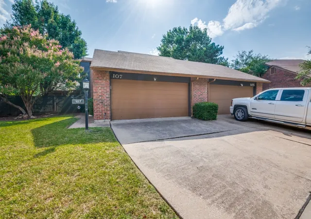 Homes for sale in Irving, TX | 107 Brentwood Ct, Irving, TX 75061 | MLS# 20999468