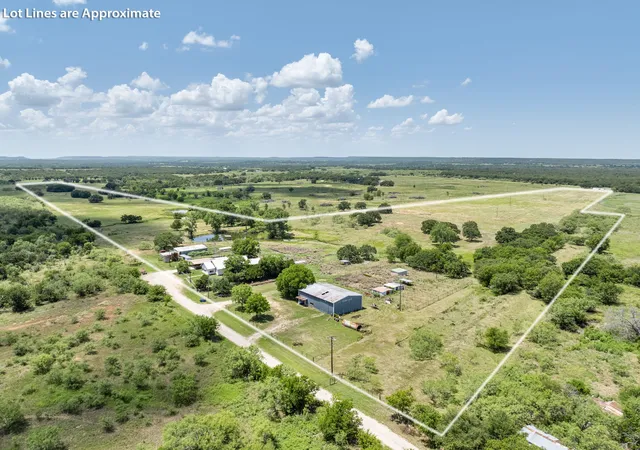 Homes for sale in Bryson, TX | 8 Sw Poteet Rd, Bryson, TX 76427 | MLS# 20996157