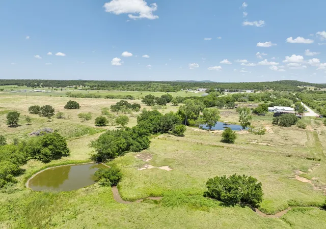 Homes for sale in Bryson, TX | 8 Sw Poteet Rd, Bryson, TX 76427 | MLS# 20996157