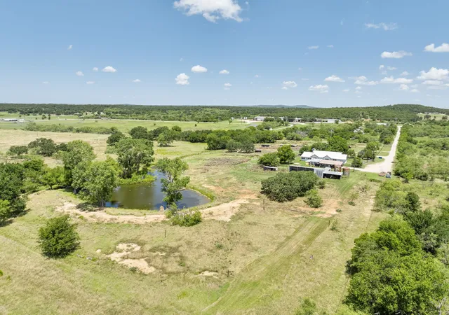 Homes for sale in Bryson, TX | 8 Sw Poteet Rd, Bryson, TX 76427 | MLS# 20996157