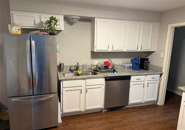 Photo 3 of Single family home for sale at 429 Ten Mile Dr, De Soto, TX 75115 | MLS# 20999757 | Listing updated on 2026-09-29
