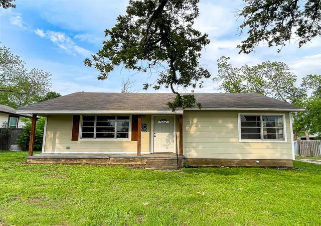 Homes for sale in Franklin, TX | 407 Bremond St, Franklin, TX 77856 | MLS# 20911431