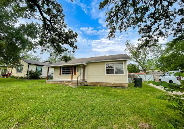 Homes for sale in Franklin, TX | 407 Bremond St, Franklin, TX 77856 | MLS# 20911431