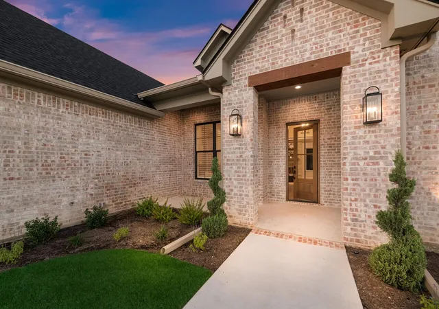 Photo 2 of Single family home for sale at 8005 Bee Cave Rd, China Spring, TX 76633 | MLS# 21002616 | Listing updated on 2026-08-18