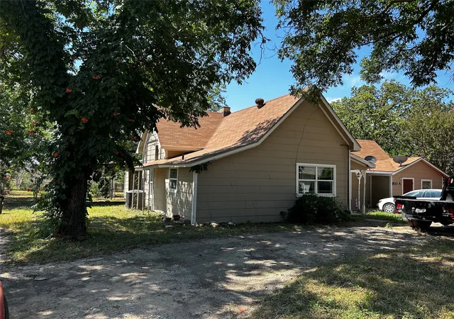 Homes for sale in Stephenville, TX | 910 W Long St, Stephenville, TX 76401 | MLS# 20989864