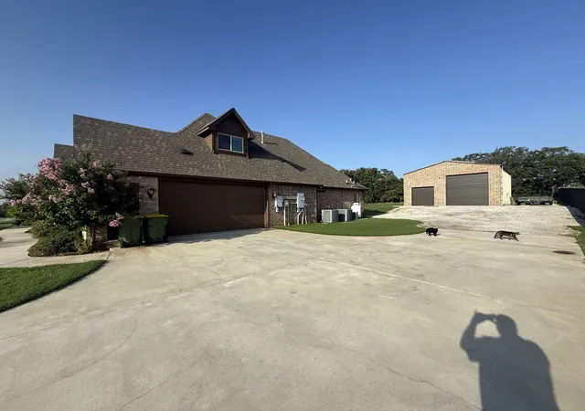 Photo 3 of Single family home for sale at 125 Lucky Ridge Ln, Boyd, TX 76023 | MLS# 21003063 | Listing updated on 2026-07-10