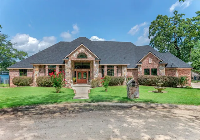 Photo 4 of Single family home for sale at 106 Lynne Cir, Mabank, TX 75156 | MLS# 20989816 | Listing updated on 2026-09-04