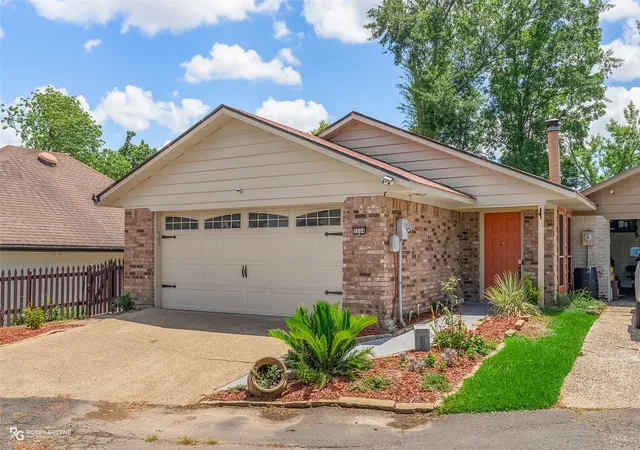 Photo 1 of Townhouse for sale at 5504 Flagstone Dr, Shreveport, LA 71119 | MLS# 21003168 | Listing updated on 2026-09-03