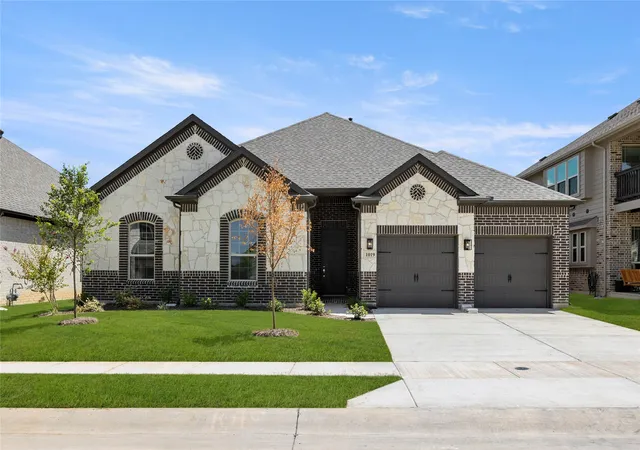 Homes for sale in Justin, TX | 1019 Moss Grove Trl, Justin, TX 76247 | MLS# 21004871