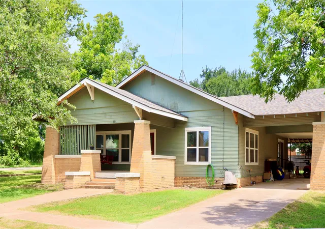 Homes for sale in Strawn, TX | 203 E Bennett St, Strawn, TX 76475 | MLS# 21005101