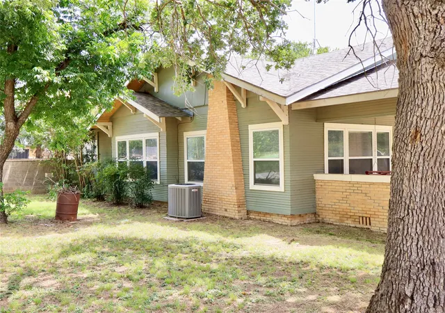 Homes for sale in Strawn, TX | 203 E Bennett St, Strawn, TX 76475 | MLS# 21005101