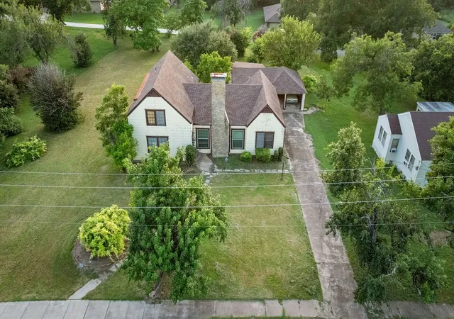 Photo 2 of Single family home for sale at 701 5th St, Honey Grove, TX 75446 | MLS# 21003722 | Listing updated on 2026-07-08