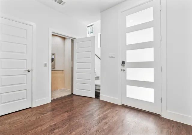 Photo 3 of Single family home for sale at 510 Winners Cir, Rowlett, TX 75088 | MLS# 21005776 | Listing updated on 2026-08-31