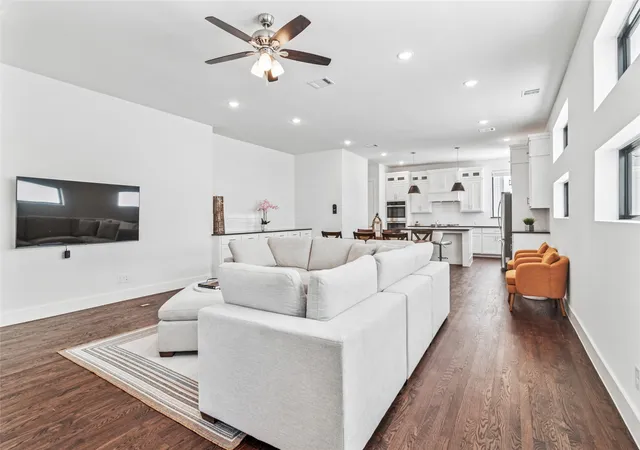 Photo 4 of Single family home for sale at 510 Winners Cir, Rowlett, TX 75088 | MLS# 21005776 | Listing updated on 2026-08-31