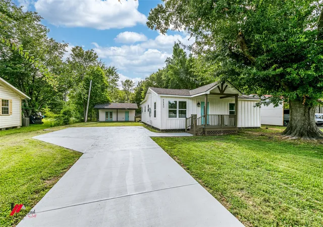 Photo 1 of Single family home for sale at 7110 Winburn Dr, Greenwood, LA 71033 | MLS# 21003850 | Listing updated on 2026-07-09