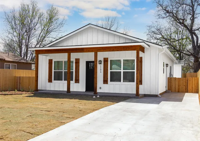 Homes for sale in Brownwood, TX | 1105 1st St, Brownwood, TX 76801 | MLS# 21008361