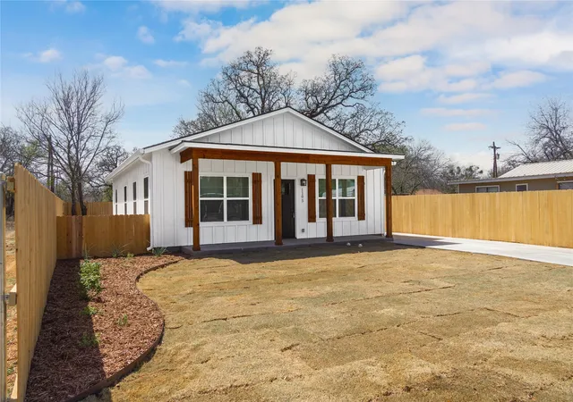 Homes for sale in Brownwood, TX | 1105 1st St, Brownwood, TX 76801 | MLS# 21008361