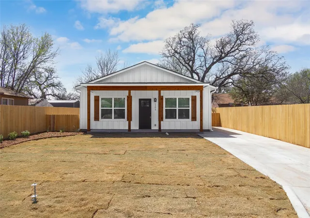 Homes for sale in Brownwood, TX | 1105 1St St, Brownwood, TX 76801 | MLS# 21008361