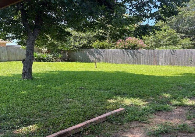 Photo 3 of Sale Pending at 605 32Nd St Ne, Paris, TX 75460 | MLS# 21009156 | Listing updated on 2026-07-23