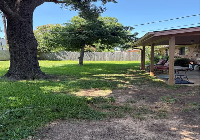 Photo 4 of Sale Pending at 605 32Nd St Ne, Paris, TX 75460 | MLS# 21009156 | Listing updated on 2026-07-23