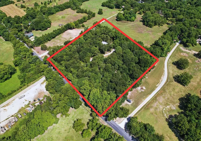 Photo 2 of Sale Pending at 2715 County Road 325, Mc Kinney, TX 75069 | MLS# 21008732 | Listing updated on 2026-10-01