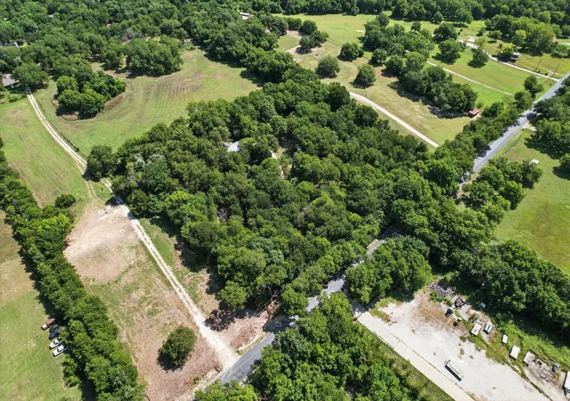 Photo 3 of Sale Pending at 2715 County Road 325, Mc Kinney, TX 75069 | MLS# 21008732 | Listing updated on 2026-10-01