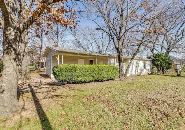 Photo 1 of Single family home for sale at 400 E Liberty St, Pilot Point, TX 76258 | MLS# 21007058 | Listing updated on 2026-07-27