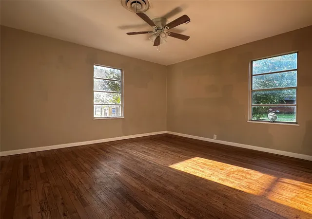 Photo 2 of Single family home for sale at 400 E Liberty St, Pilot Point, TX 76258 | MLS# 21007058 | Listing updated on 2026-07-27