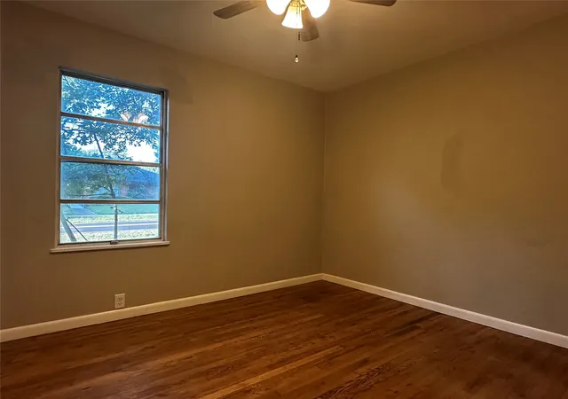 Photo 4 of Single family home for sale at 400 E Liberty St, Pilot Point, TX 76258 | MLS# 21007058 | Listing updated on 2026-07-27