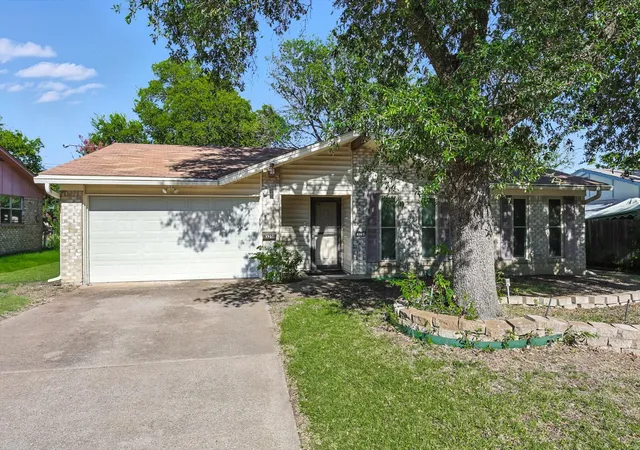 Photo 1 of Sale Pending at 325 Hastings Dr, Cedar Hill, TX 75104 | MLS# 21011467 | Listing updated on 2026-08-27