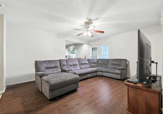 Photo 4 of Sale Pending at 325 Hastings Dr, Cedar Hill, TX 75104 | MLS# 21011467 | Listing updated on 2026-08-27
