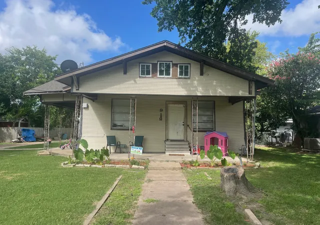 Photo 1 of Single family home for sale at 918 W Angeline St, Groesbeck, TX 76642 | MLS# 21013298 | Listing updated on 2026-07-10