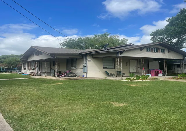 Photo 2 of Single family home for sale at 918 W Angeline St, Groesbeck, TX 76642 | MLS# 21013298 | Listing updated on 2026-07-10