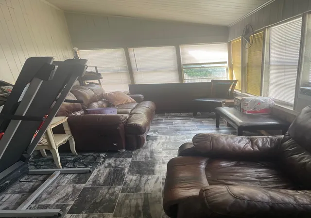 Photo 8 of Single family home for sale at 918 W Angeline St, Groesbeck, TX 76642 | MLS# 21013298 | Listing updated on 2026-07-10