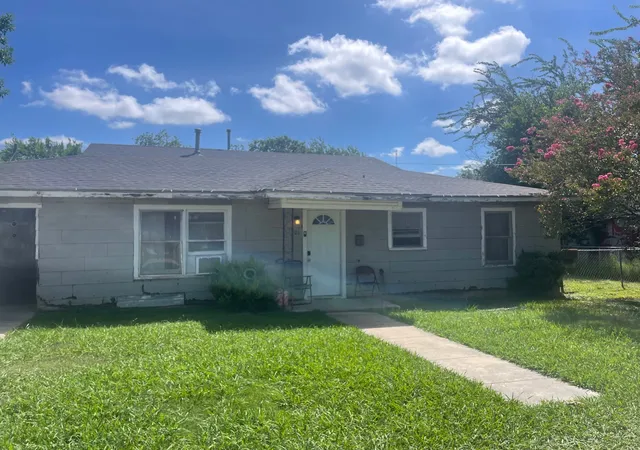 Photo 1 of Single family home for sale at 201 S Goddard St, Mart, TX 76664 | MLS# 21013335 | Listing updated on 2026-07-10
