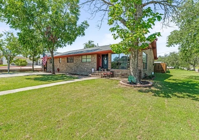Photo 1 of Single family home for sale at 810 Alexander Rd, Stephenville, TX 76401 | MLS# 21010051 | Listing updated on 2026-09-18