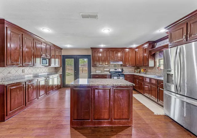 Photo 2 of Single family home for sale at 810 Alexander Rd, Stephenville, TX 76401 | MLS# 21010051 | Listing updated on 2026-09-18