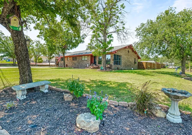 Photo 4 of Single family home for sale at 810 Alexander Rd, Stephenville, TX 76401 | MLS# 21010051 | Listing updated on 2026-09-18