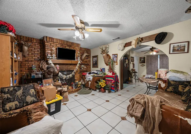 Photo 3 of Single family home for sale at 1152 Elva Warren St, Fort Worth, TX 76115 | MLS# 21015205 | Listing updated on 2026-07-20