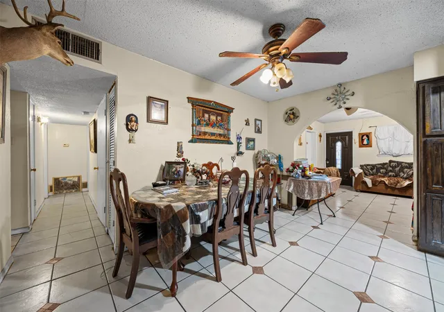 Photo 4 of Single family home for sale at 1152 Elva Warren St, Fort Worth, TX 76115 | MLS# 21015205 | Listing updated on 2026-07-20