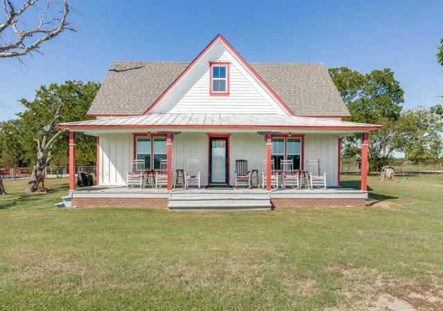 Photo 1 of Single family home for sale at 392 Mt Pleasant Rd, Valley View, TX 76272 | MLS# 21018043 | Listing updated on 2026-10-07
