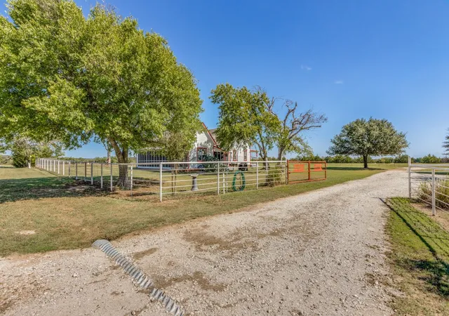 Photo 27 of Single family home for sale at 392 Mt Pleasant Rd, Valley View, TX 76272 | MLS# 21018043 | Listing updated on 2026-10-07