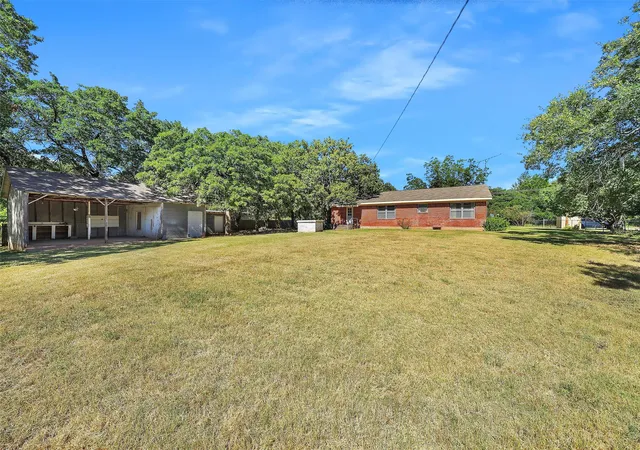 Homes for sale in Bowie, TX | 404 Selma Rd, Bowie, TX 76230 | MLS# 21018314