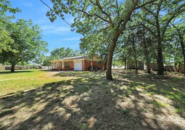 Homes for sale in Bowie, TX | 404 Selma Rd, Bowie, TX 76230 | MLS# 21018314