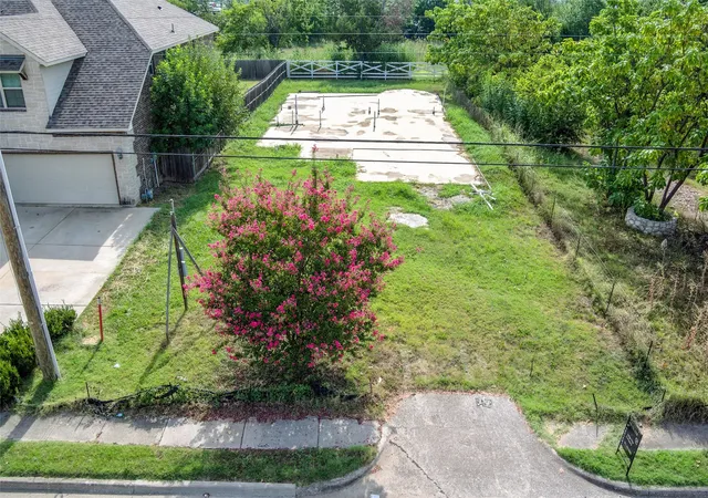 2nd image of 630 N Irving Heights Dr, Irving, TX 75061 | MLS# 21018544